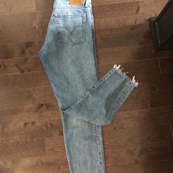 Levi wedgie - Picture 4 of 4